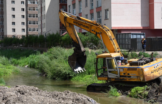 Сэлбэ голын голдирлыг тэлж, түшиц хана барих ажлыг эхлүүлжээ