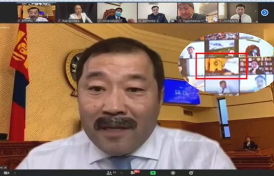 ДУУЛИАНТАЙ ГИШҮҮН: УИХ-ын чуулганы хуралдаанд дотоожтой суусан анхны гишүүн, Булганы Ж.Бат-Эрдэнэ