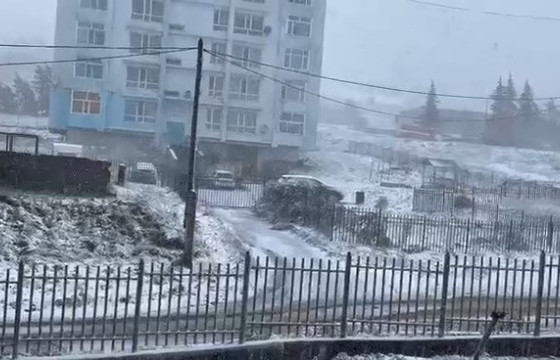 Уулаараа хасах хэмд хүрч, цас үргэлжлэн орох тул хол, ойрын замд гарахгүй байхыг зөвлөж байна