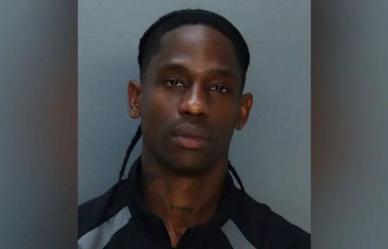 Реппер Трэвис Скотт согтуурч, танхайрсан хэргээр баривчлагджээ