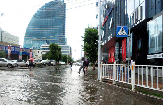 Цаг агаарын гамшигт үзэгдлээс сэрэмжлүүлж, нийслэл гамшгийн улбар шар түвшинд шилжжээ