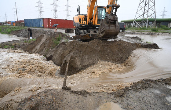 Үерийн далан халих эрсдэлээс сэргийлж, Дунд голын төгсгөлд зөвшөөрөлгүй барьсан түр замыг сэтэллээ