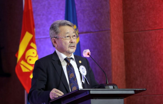 АНХДУГААР ЧУУЛГАНЫГ АКАДЕМИЧ Д.РЭГДЭЛ ДАРГАЛНА