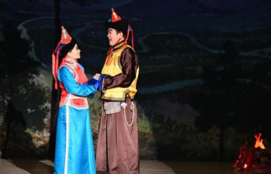 “Учиртай гурван толгой” дуурийг Сүхбаатарын талбайд тоглоно