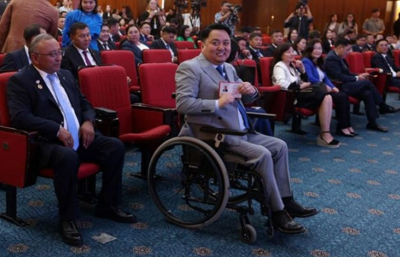 ХӨГЖЛИЙН БЭРХШЭЭЛТЭЙ ИРГЭДИЙГ УИХ-Д ТӨЛӨӨЛӨХ Ж.БАЯСГАЛАН ГЭЖ ХЭН БЭ