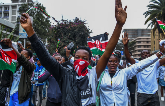 Кенийн парламентыг эсэргүүцсэн жагсаалын үеэр 39 хүн амиа алджээ