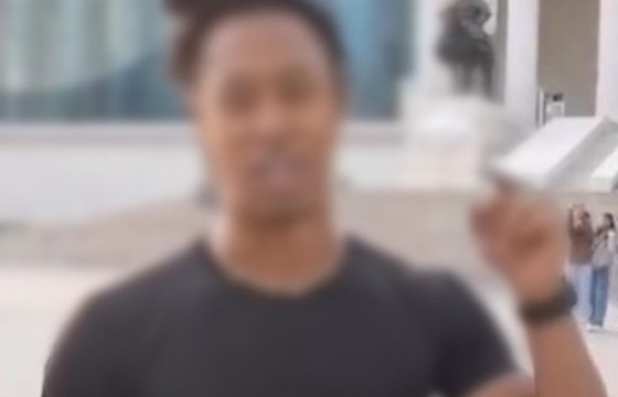 ЦЕГ: Чингис хааны хөшөө рүү зааж танхайран үг хэлсэн иргэнийг шалгаж байна