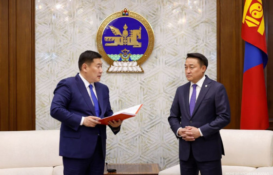 Монгол Улсын Ерөнхий сайд Л.Оюун-Эрдэнэ Засгийн газрын бүтцийн тухай, Засгийн газрын бүрэлдэхүүний тухай хуулийн төслийг өргөн мэдүүлэв