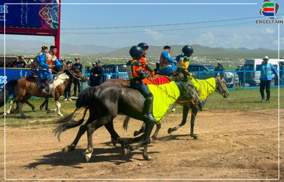 ХЯЗААЛАН: Дундговь аймгийн Эрдэнэдалай сумын Б.Чинзоригийн үрээ түрүүллээ