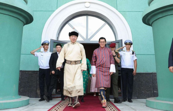 Ерөнхийлөгч У.Хүрэлсүх шагайн харвааны асар болон үндэсний сурын талбайд зочлолоо