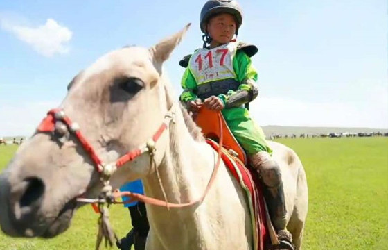 ХУРДАН АЗАРГАНЫ УРАЛДААНД ТҮРҮҮЛСЭН УНААЧ: Түрүүлэхийг их хүсдэг байсан, гоё байна