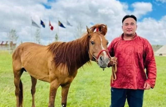  УЯАЧ С.ГАЛ-ЭРДЭНЭ: Нандин халзан азарга маань төрийн наадамд түрүүллээ