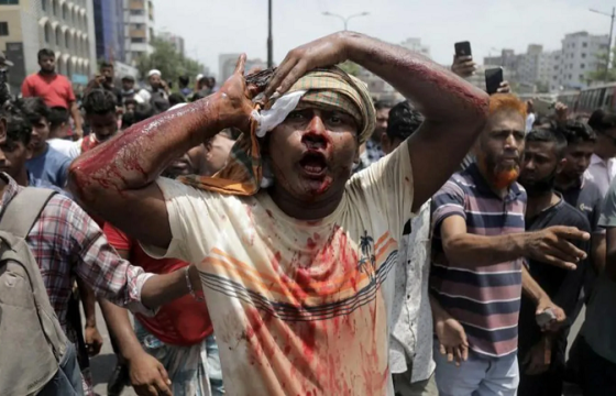 Бангладешийн эсэргүүцлийн жагсаалын үеэр 150 гаруй хүн амиа алджээ