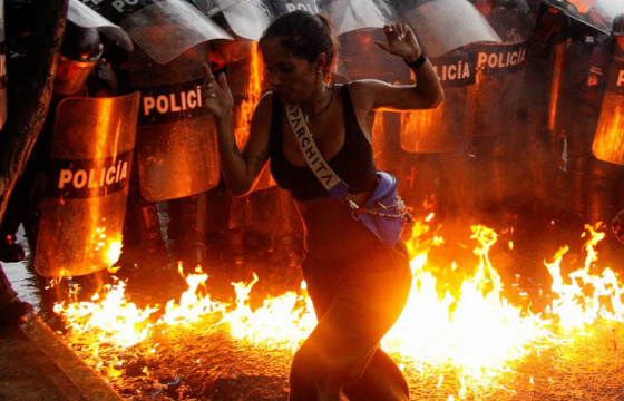 Венесуэлийн Ерөнхийлөгчийн сонгуулийн хариу гарсны дараа иргэд бослого гаргаж, цагдаа, цэргийнхэнтэй мөргөлджээ
