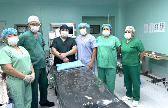 ГССҮТ-ийн алсын дуудлагын баг авто осолд орсон иргэнд мэс засал хийлээ