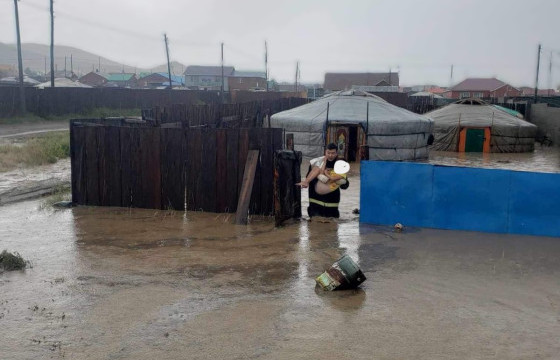 Өнгөрсөн шөнө 17 айлын хашаа, гэр усанд автжээ