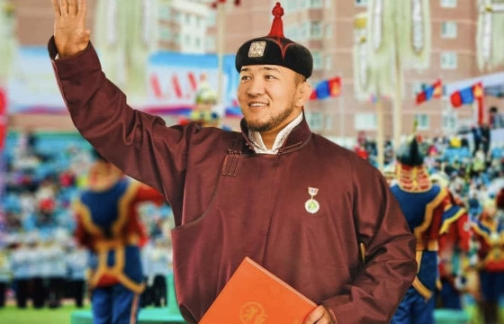 АСРАМЖИЙН ГАЗРААС АСРЫН ДЭВЖЭЭНД ХҮРСЭН НАЧИН