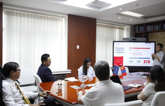 Боловсролын сайд П.Наранбаяр “1000 ном” төслийн багийнхныг хүлээн авч уулзав