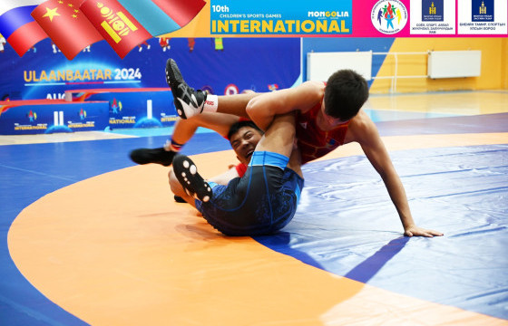 Хүүхдийн наадмаас чөлөөт бөхийн  баг найман алтан медаль хүртлээ