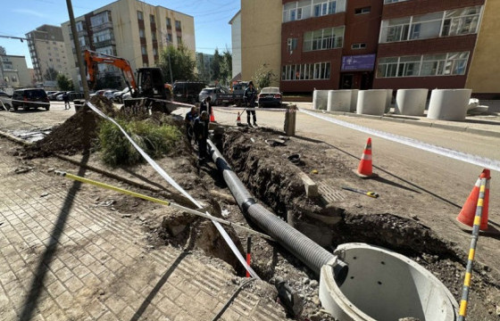 Ерөнхий боловсролын 16 дугаар сургуулийн урд талын авто замд ус зайлуулах шугам хоолой угсарч эхэллээ