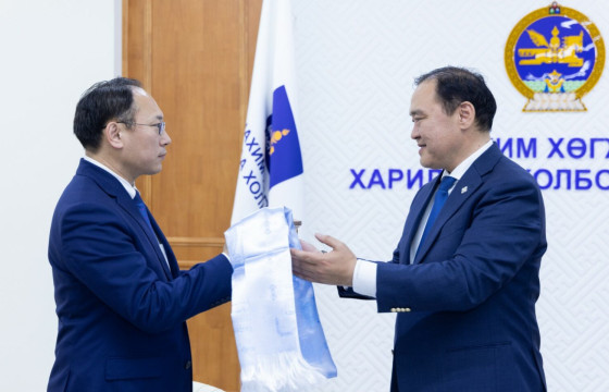 Цахим хөгжил, инновац, харилцаа холбооны сайд Ц.Баатархүү үүрэгт ажилдаа орлоо