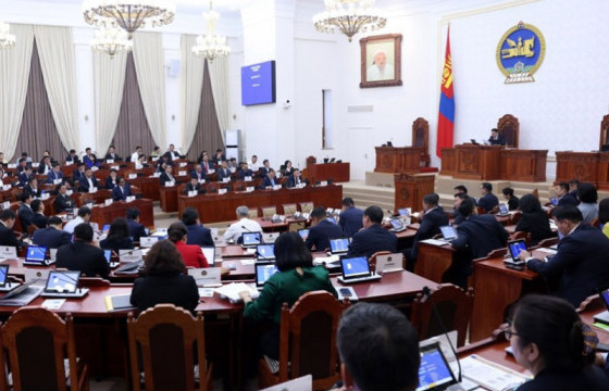 Монгол Улсын 2024 оны төсвийн тухай хуульд өөрчлөлт оруулах тухай хуулийн төслийг гурав дахь хэлэлцүүлэгт шилжүүллээ