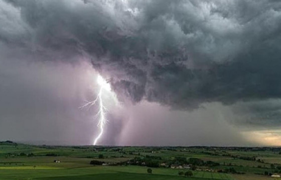 Дуу цахилгаантай аадар бороо орохыг анхааруулж байна