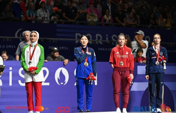 ПАРА ОЛИМПЫН АВАРГА У.СҮРЭНЖАВЫН ААВ Д.УЛАМБАЯР: Охин минь ялалт байгуулаад цоглог, сэтгэл зүй сайтай, өнгөлөг харагдаж байсан