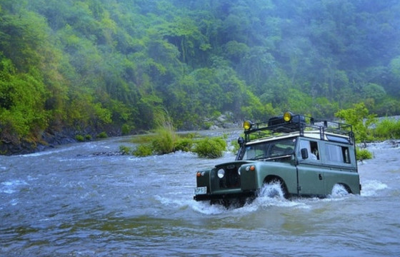 Улиастайн голд суусан машиныг татан гаргажээ
