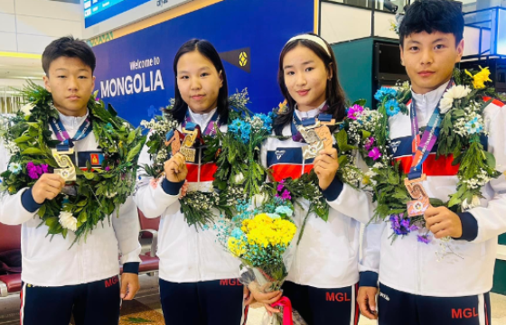 ОЛИМП, ДЭЛХИЙН АВАРГУУД ЭХ ОРОНДОО ИРЛЭЭ