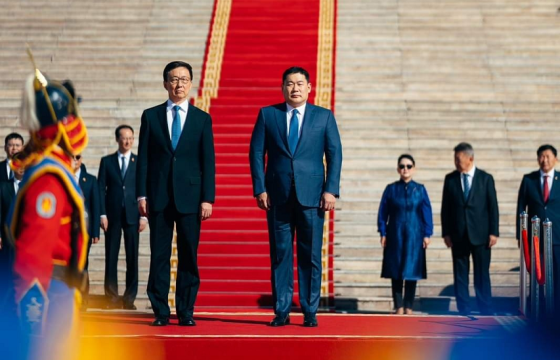 БНХАУ-ын дэд дарга Хань Жөнийг угтан авлаа