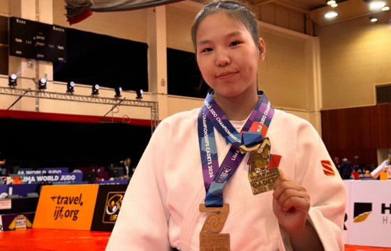 ДЭЛХИЙН АВАРГА Т.АРИУНЗАЯА: ОУХМ Г.Наранцэцэг эгчтэй 25 минут барилдсан барилдаан сэтгэлд хоногшин үлдсэн