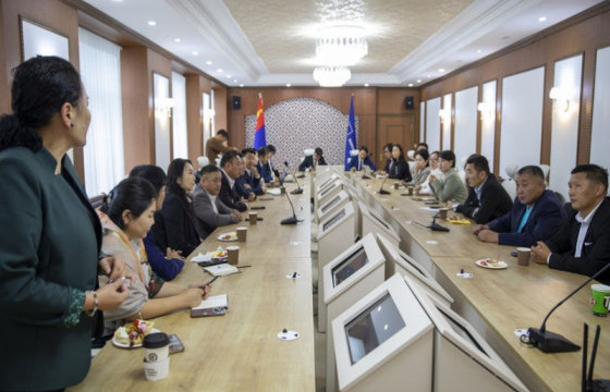 Төрийн өмчийн ЕБС-ийн захирлуудтай уулзаж, санал хүсэлтийг нь авч эхэллээ