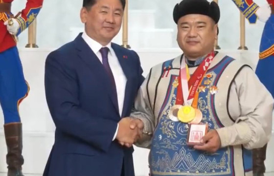 Хөдөлмөрийн баатар Э.Содномпилжээг Сүхбаатарын одонгоор шагналаа 