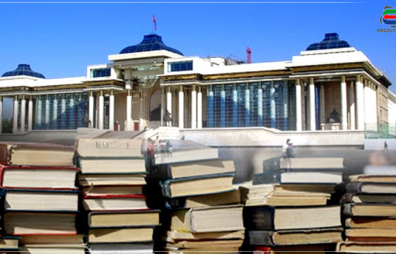 УЛСАА ХУДАЛДАЖ, ТОНОН ДЭЭРЭМДЭГСЭД ТӨРИЙН ОРДОНД, УХААНАА ШАВХАЖ, НОМ БИЧИГСЭД ХҮЙТЭН ЧУЛУУН ДЭЭР СУУЖ БАЙНА, МОНГОЛД