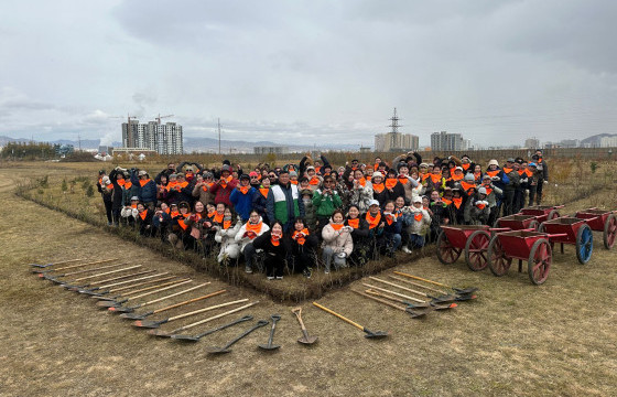 Олон улсын “WeLoveU” байгууллага IC Паркад 400 мод тарилаа