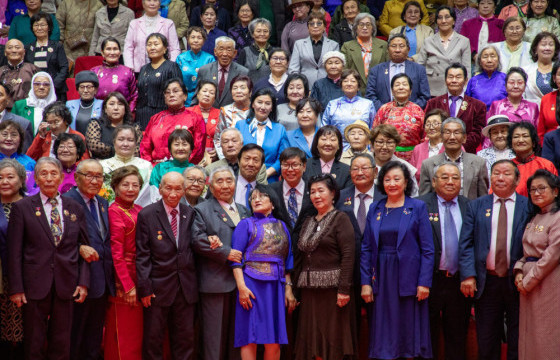 Өнгөрсөн онд 56-аас дээш насны 4446 багш ЕБС-д ажиллажээ