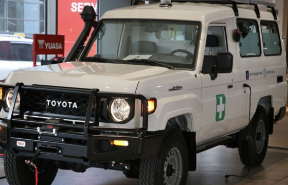 Сумын эрүүл мэндийн төвүүдэд эмнэлгийн зориулалтаар бүрэн тоноглосон 20 машин хүлээлгэж өглөө