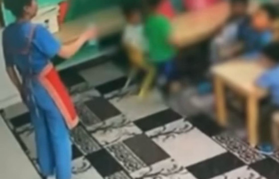 243 ДУГААР ЦЭЦЭРЛЭГИЙН ЭРХЛЭГЧ: ХҮҮХЭД ЗОДСОН МАНАЙ БАГШИЙГ ХАН-УУЛ ДҮҮРГИЙН ПРОКУРОРЫН ГАЗРААС БАГШЛАХ ЭРХГҮЙ БОЛГОСОН