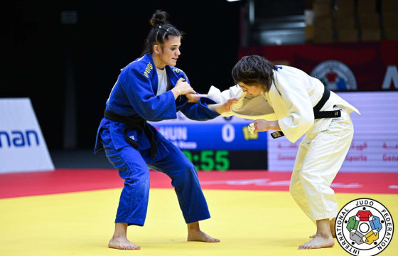 Л.Сосорбарам Абу Дабигийн их дуулгаас мөнгөн медаль авчээ