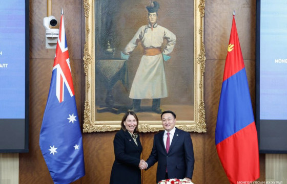 УИХ-ЫН ДАРГА Д.АМАРБАЯСГАЛАН АВСТРАЛИ УЛСЫН ПАРЛАМЕНТЫН СЕНАТЫН ТАНХИМЫН ЕРӨНХИЙЛӨГЧ СЮЗАН ЛАЯНС НАРЫН УУЛЗАЛТ БОЛОВ