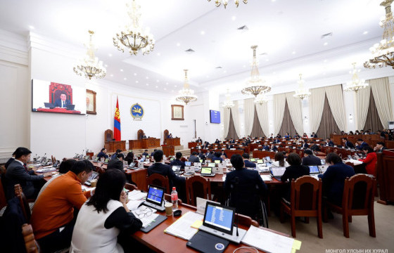 Чуулганы хуралдаанаар Төрөөс мөнгөний бодлогын талаар 2025 онд баримтлах тогтоолын төслийг хэлэлцүүлж байна