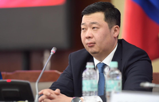 Э.ОДБАЯР:  Вьетнам Улс руу явсан хүмүүстэй уулзаж, зугаалах гэж явсан уу, туршлага судлах гэж явсан уу гэдгийг нь асууна