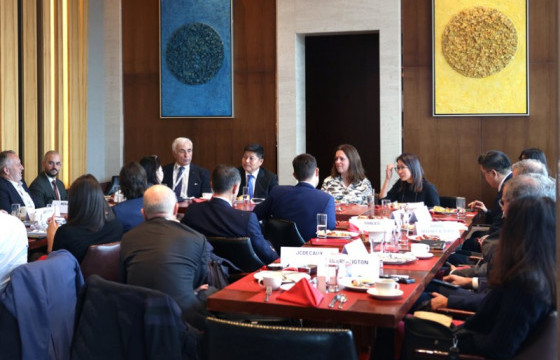 Хотын дарга “МЕДЕФ” олон улсын байгууллагын бизнесийн төлөөлөгчдийг хүлээн авч уулзлаа