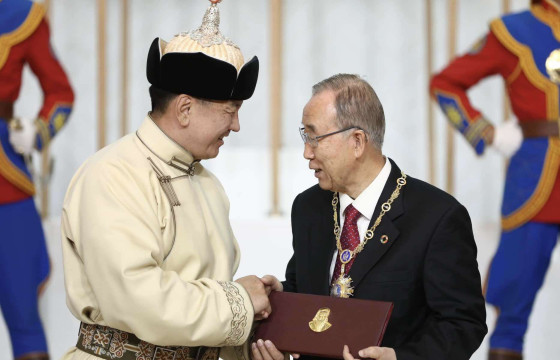 Бан Ги Мүн-д “Чингис хаан” тэргүүн зэргийн одон хүртээлээ