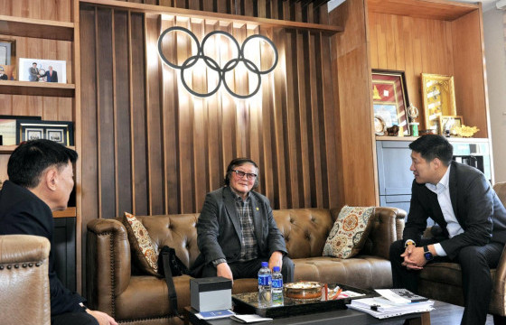 Хөдөлмөрийн баатар, Ардын багш, МУГТ Ч.Дамдиншаравт хүндэтгэл үзүүлэв