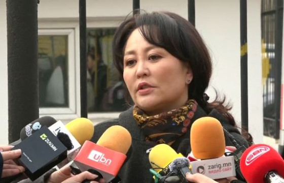 ӨМГӨӨЛӨГЧ Р.БУЛГАМАА: Н.Өнөрцэцэгийн эрхийг зөрчсөн асуудлыг яривал 461 рүү ачигдах дээрээ тулж байна