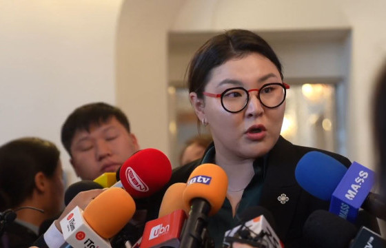 Э.БОЛОРМАА: Ч.АНАР ГИШҮҮН ЖУДАГГҮЙ Л БАЙЛАА