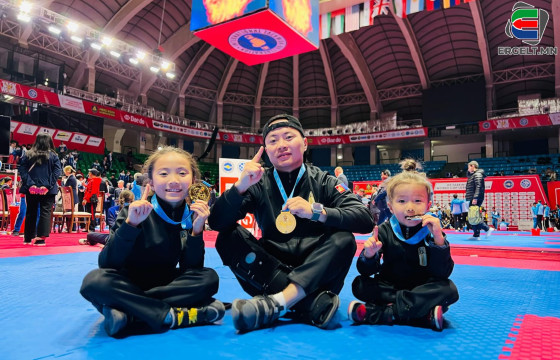 Г.ГАНБИЛЭГ: ААВ, ОХИН, ХҮҮ ГУРАВ ШАГНАЛЫН ТАВЦАН ДЭЭР ХАМТДАА ЗОГССОН ХОВОР МӨЧИЙГ БҮТЭЭЛЭЭ