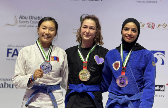 Э.Шүрэнцэцэг  жюү жицүгийн дэлхийн аваргын мөнгөн медаль хүртжээ